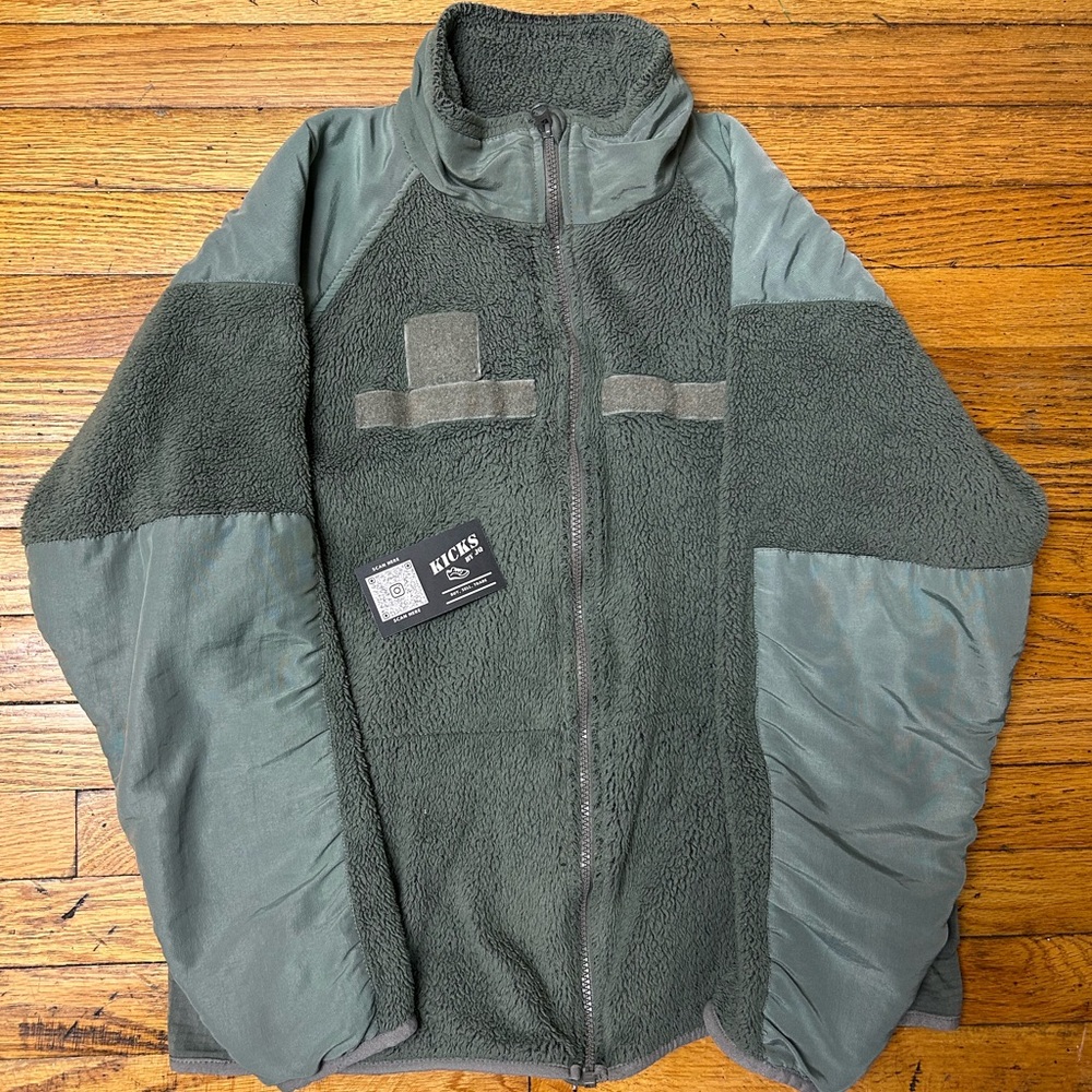 Vintage Polartec Sherpa Zip Up Fleece Sweater 
Green Olive Size Mediumm